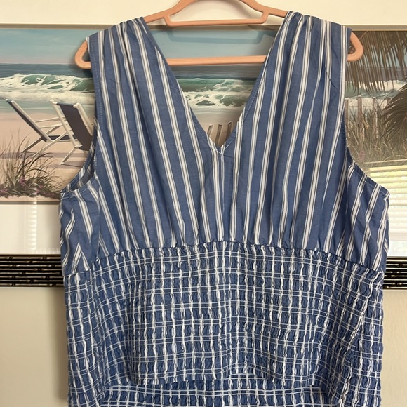 Old Navy deep V cotton /chambray top - Picture 6 of 6